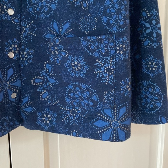 Laura Scott Snowflake Fleece Lined Cardigan Size Large Blue White‎ Pearl Buttons - Picture 3 of 8